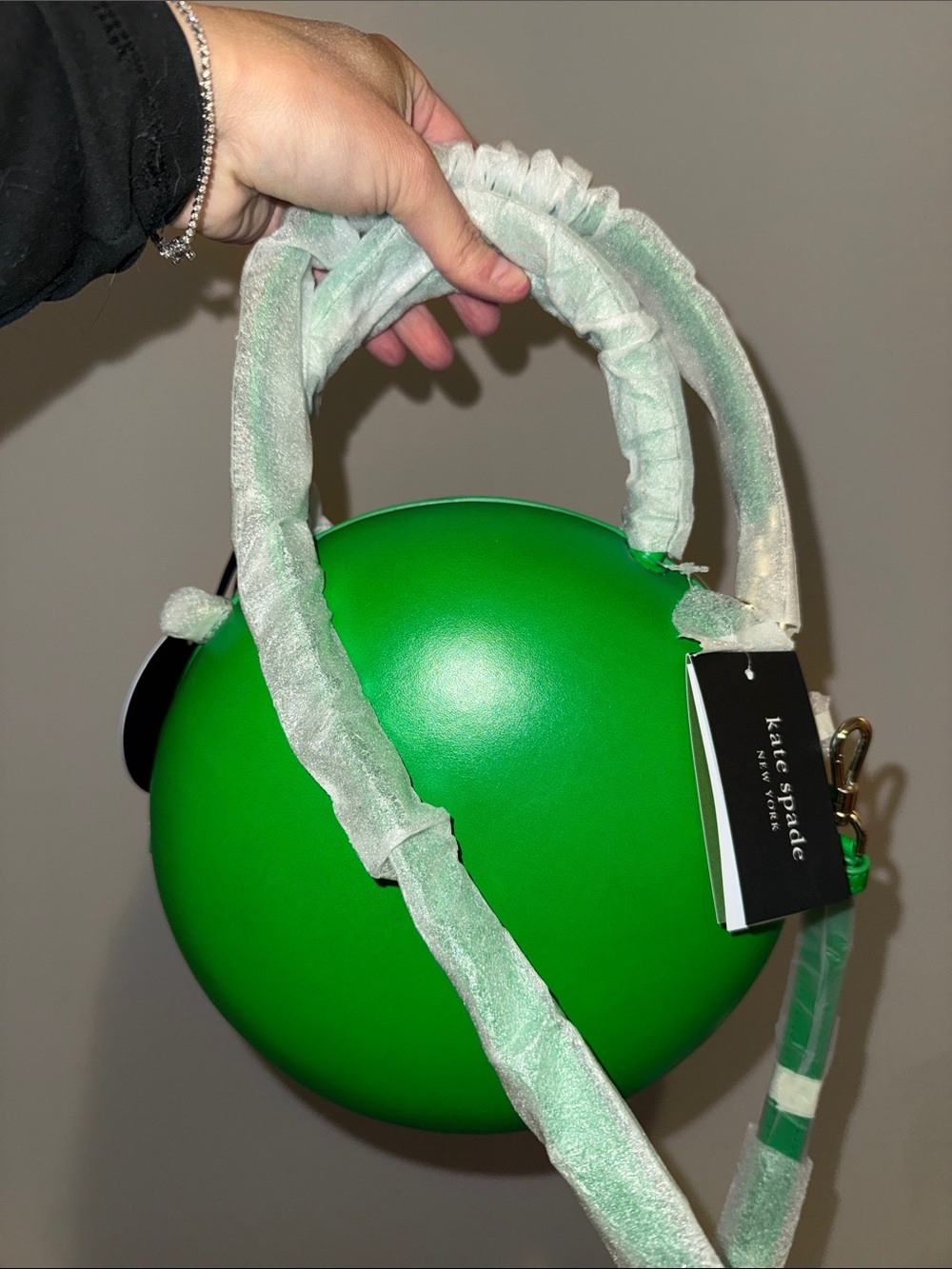 kate spade x M&M’s collab Green Round Crossbody with Rhinestone 'm' - Picture 4 of 8